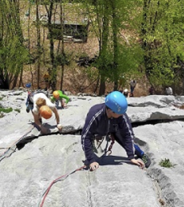 Escalade falaise de La Frasse avec les guides des carroz