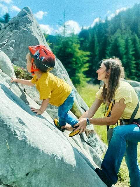 enfants en canyoning avec les guides des carroz